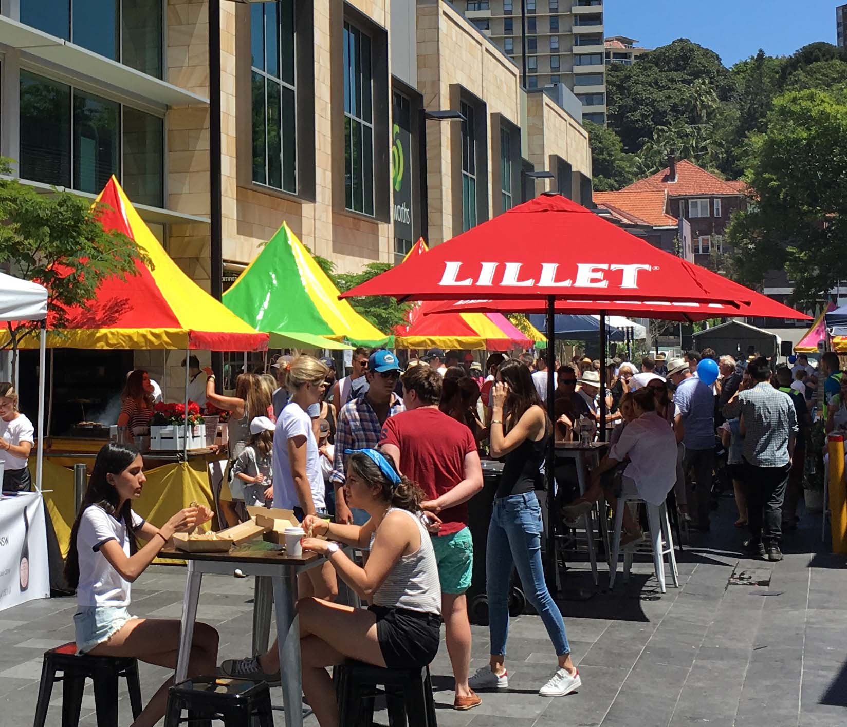 garden-bar-in-full-swing